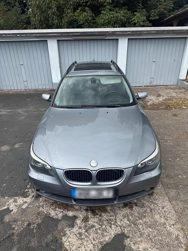 Grau Gebraucht 2005 BMW 535 Kombi | 3.600 € (Guter Preis) - Bild 1/4