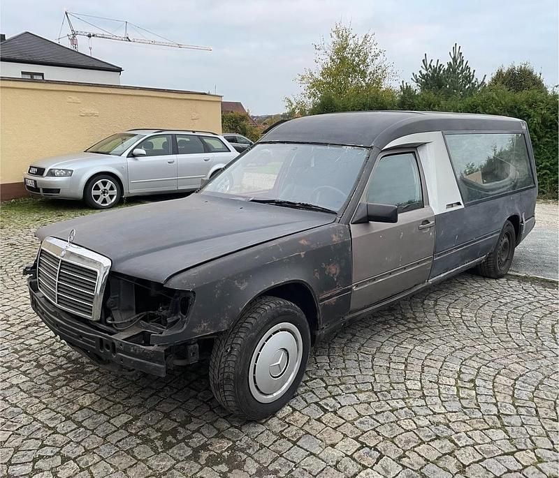 Gebraucht 1987 Mercedes E260 Limousine | 1.700 € - Bild 1/4