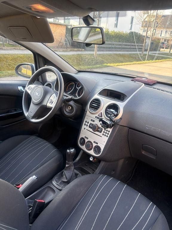 Gebraucht Opel Corsa Edition 90 PS (66 kW) 2007 Silber Kleinwagen