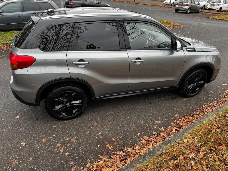 Gebraucht Suzuki Vitara 140 PS (102 kW) 2017 Grau SUV