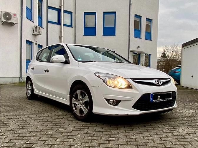 Weiß Gebraucht 2012 Hyundai i30 Kombi | 3.800 € (Guter Preis) - Bild 1/4