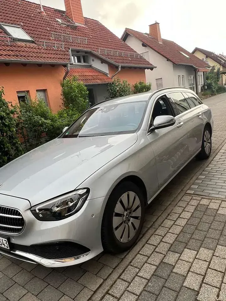 Gebraucht Mercedes E220 Avantgarde 194 PS (142 kW) 2020 Silber Kombi
