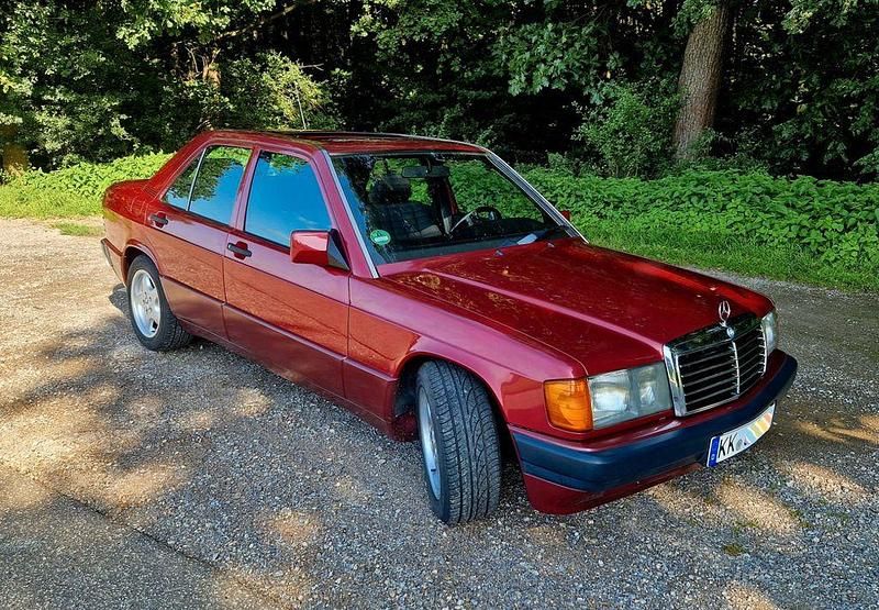 Gebraucht Mercedes 190 122 PS (89 kW) 1992 Rot Limousine