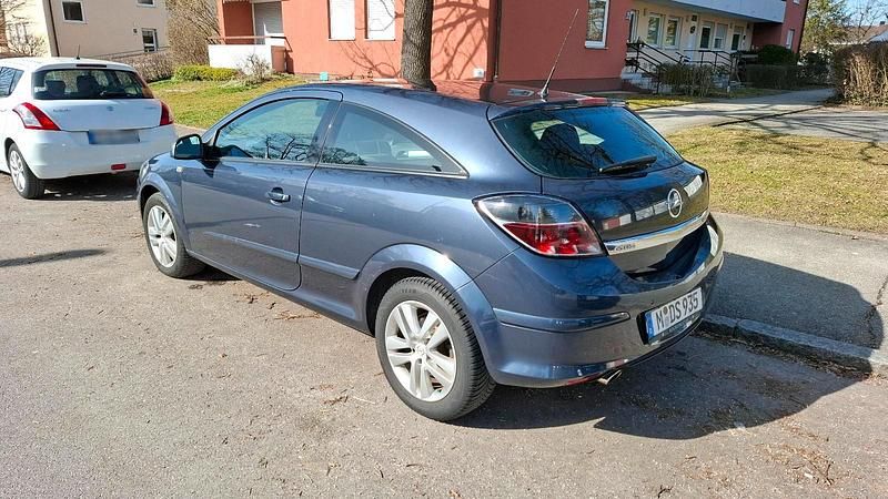 Gebraucht Opel Astra GTC 116 PS (85 kW) 2010 Blau Limousine