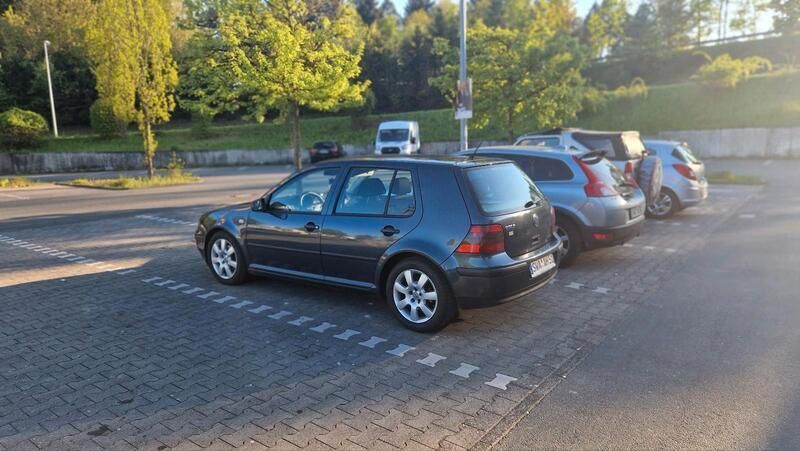 Grau Gebraucht 2002 VW Golf IV Limousine | 3.200 € (Teuer) - Bild 1/4