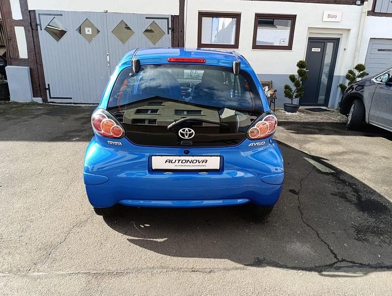 Gebraucht Toyota Aygo 68 PS (50 kW) 2009 Blau Kleinwagen
