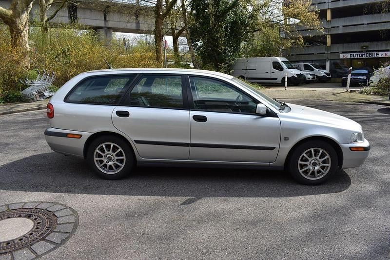Gebraucht Volvo V40 Comfort 122 PS (89 kW) 2001 Silber Kombi