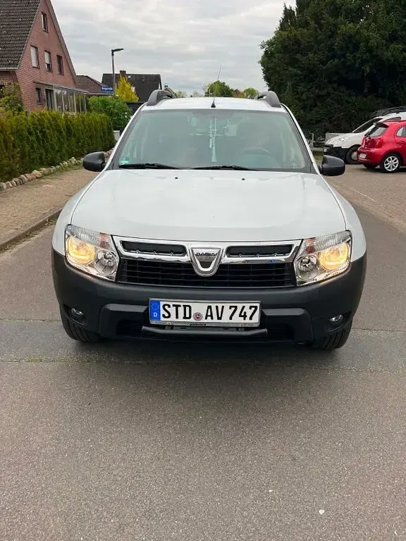Gebraucht Dacia Duster Lauréate 105 PS (77 kW) 2013 Weiß SUV