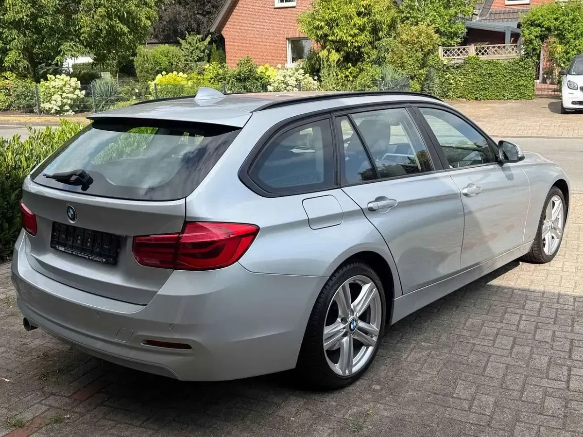 Gebraucht BMW 316 Advantage 116 PS (85 kW) 2018 Glaciersilber metallic Kombi