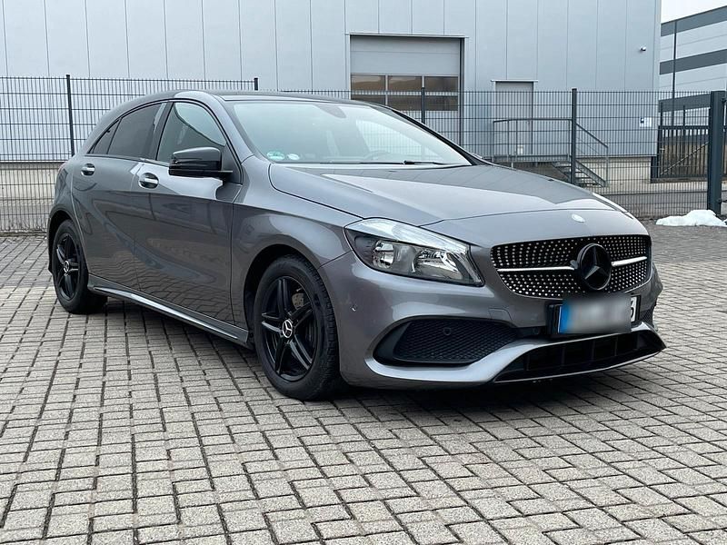 Grau Gebraucht 2016 Mercedes A180 Business | 9.980 € (Superpreis) - Bild 1/4