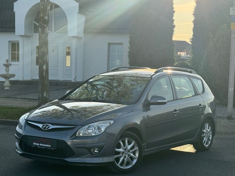Grau Gebraucht 2011 Hyundai i30 Edition Kombi | 4.290 € (Fairer Preis) - Bild 1/4