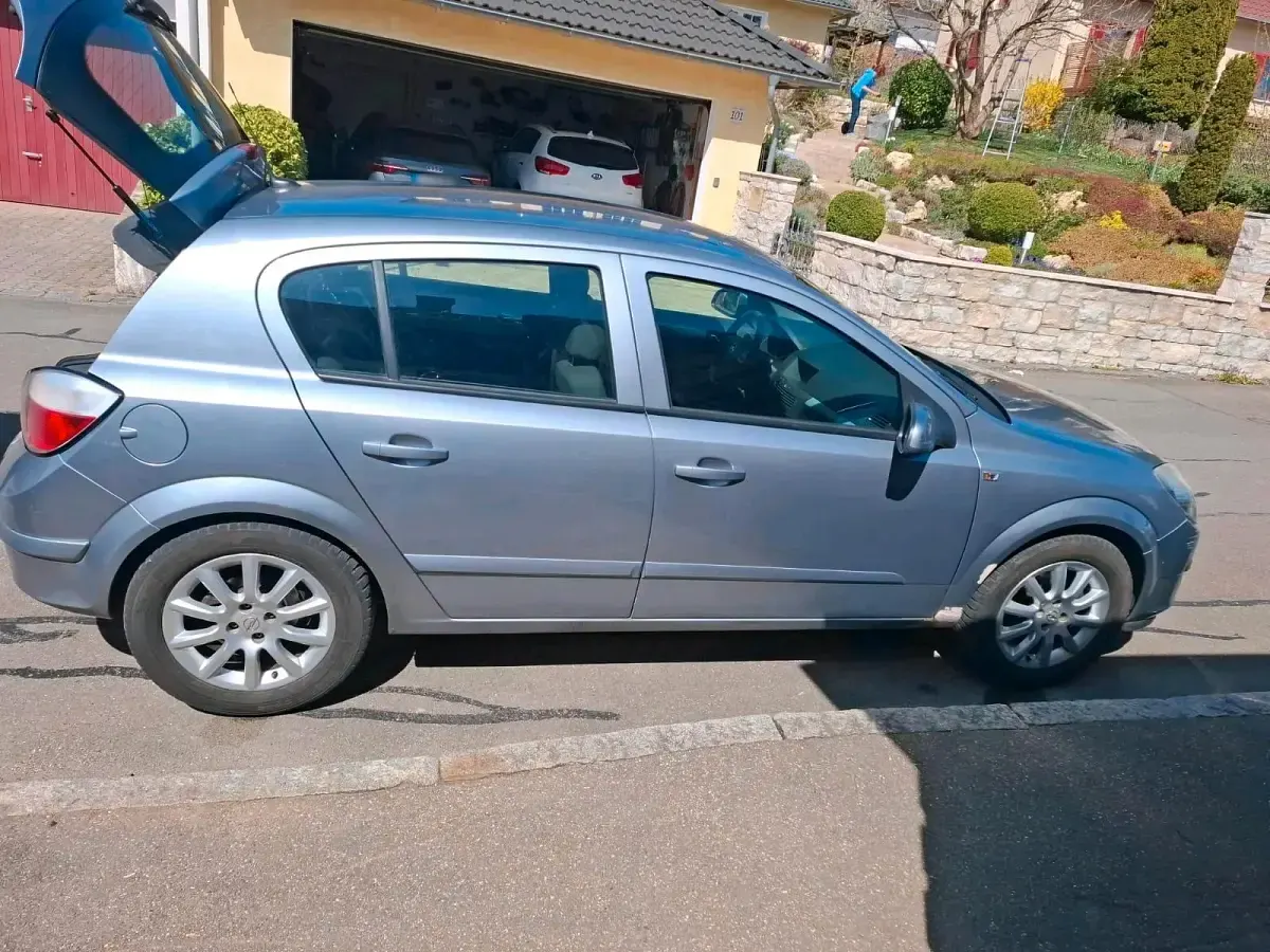 Gebraucht Opel Astra 105 PS (77 kW) 2005 Silber Kombi