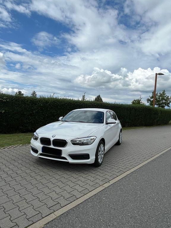 Weiß Gebraucht 2019 BMW 118 Kleinwagen | 13.200 € (Superpreis) - Bild 1/4