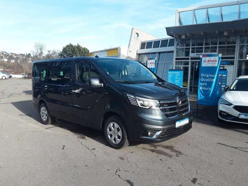Kometengrau Gebraucht 2024 Renault Trafic Life Van | 43.495 € (Teuer) - Bild 1/4