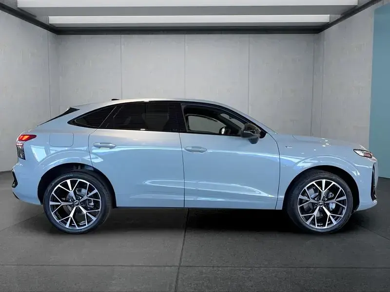 Neu Audi Q3 Sportback S-Line 150 PS (110 kW) 2026 Grau SUV