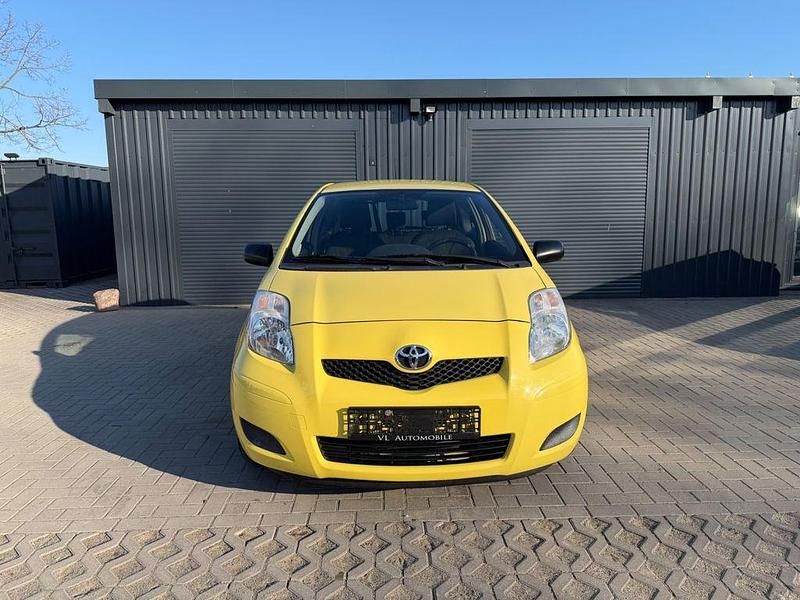 Gebraucht Toyota Yaris 69 PS (50 kW) 2009 Gelb Kleinwagen