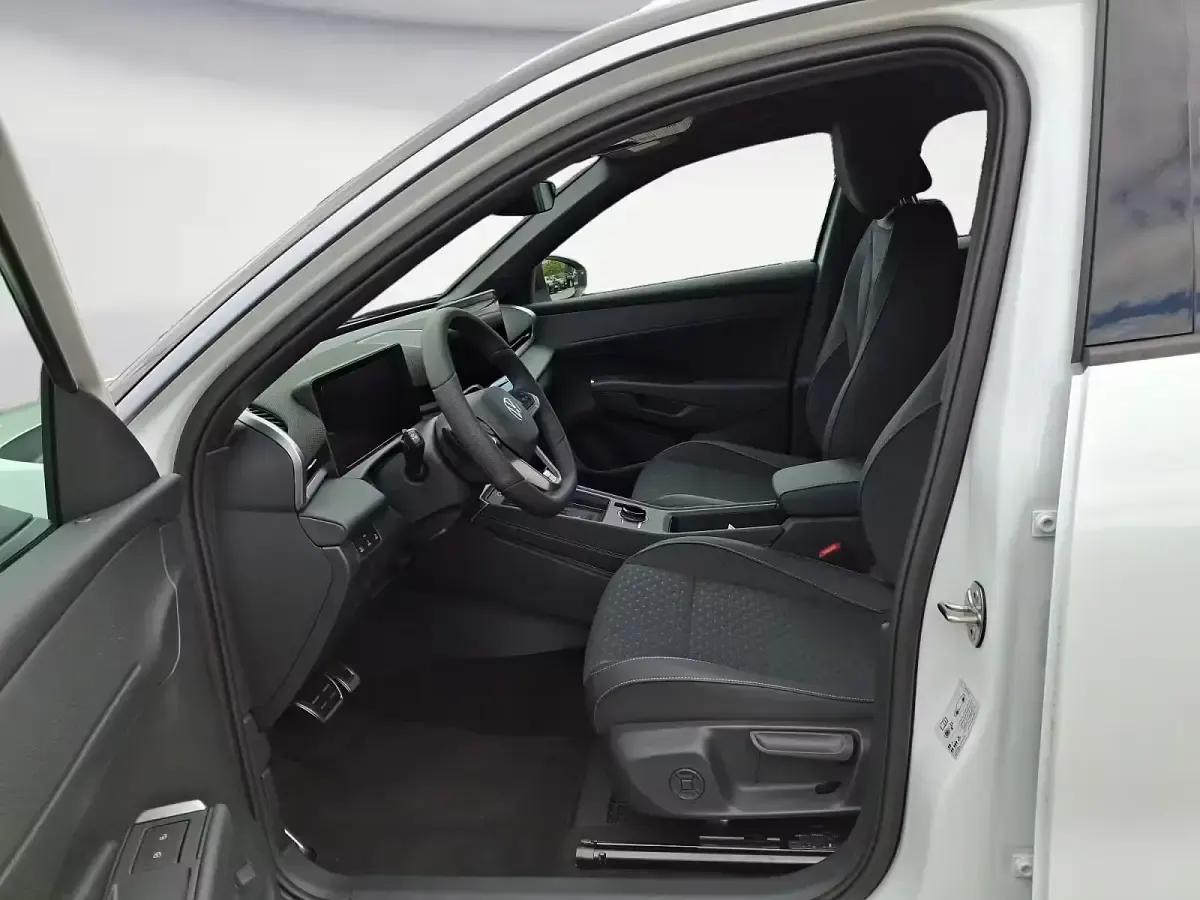 Neu VW T-Roc R-line 150 PS (110 kW) 2026 Weiß SUV