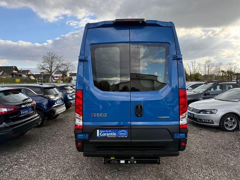 Gebraucht Iveco Daily 179 PS (131 kW) 2020 Blau Limousine