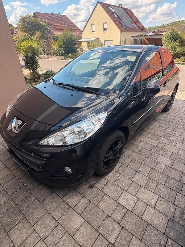 Schwarz Gebraucht 2011 Peugeot 207 Kleinwagen | 1.750 € (Guter Preis) - Bild 1/4