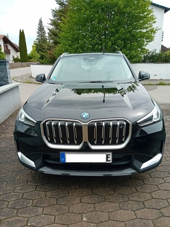 Schwarz Gebraucht 2023 BMW iX1 SUV | 39.950 € (Superpreis) - Bild 1/4
