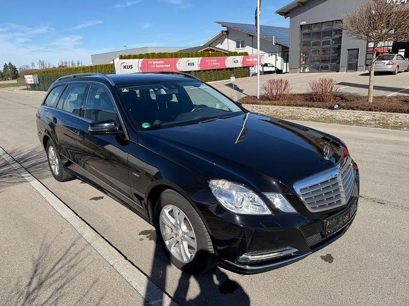 Gebraucht Mercedes E250 204 PS (150 kW) 2011 Schwarz Limousine
