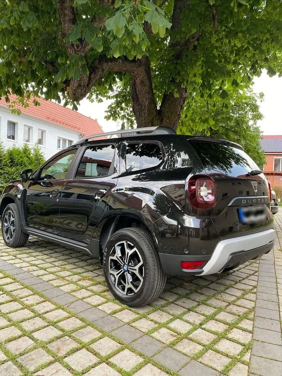 Używany Dacia Duster Celebration 150 KM (110 kW) 2021 Czarny SUV