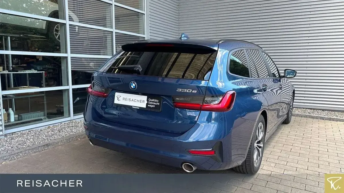 Gebraucht BMW 330 Advantage 184 PS (135 kW) 2022 Phytonicblau Kombi
