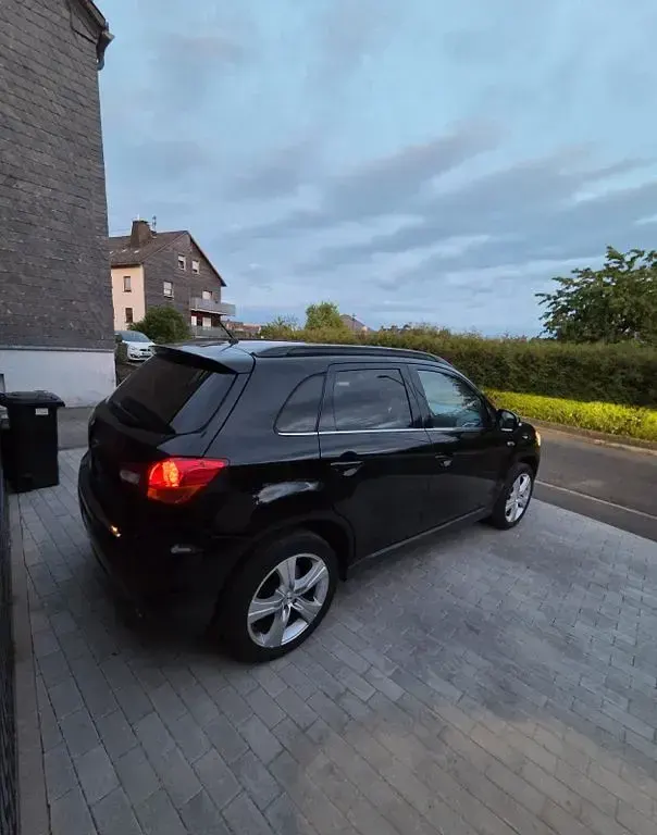 Używany Mitsubishi ASX Invite 150 KM (110 kW) 2011 Czarny SUV
