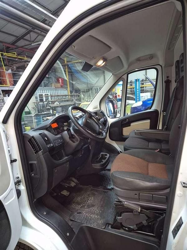 Gebraucht Peugeot Boxer 120 PS (88 kW) 2019 Lack weiss banquise Van