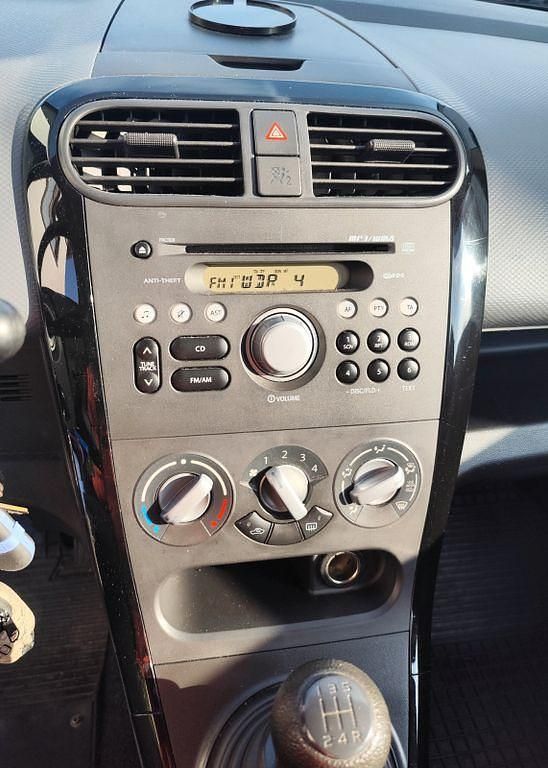 Gebraucht Opel Agila Edition 65 PS (47 kW) 2011 Weiß Kleinwagen