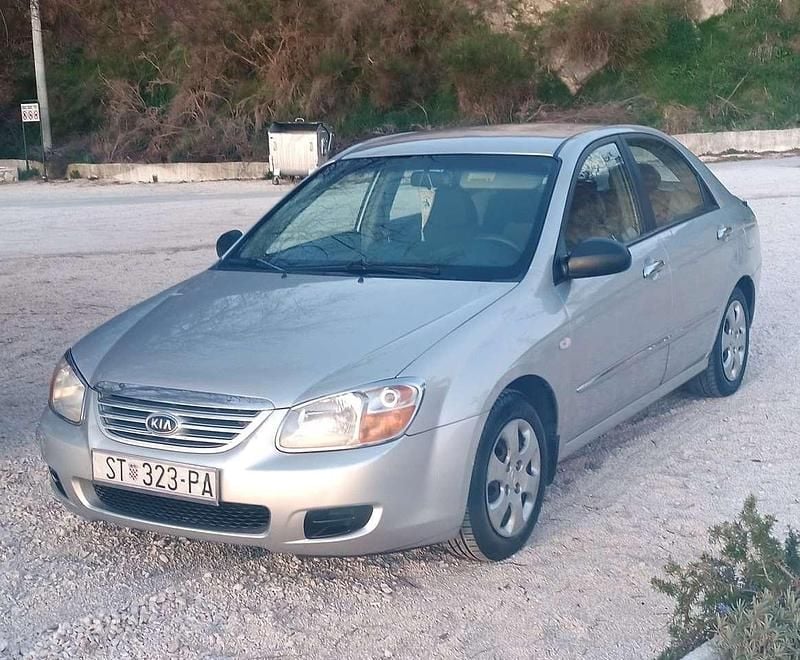 Silber Gebraucht 2007 Kia Cerato LX Limousine | 6.900 € - Bild 1/4