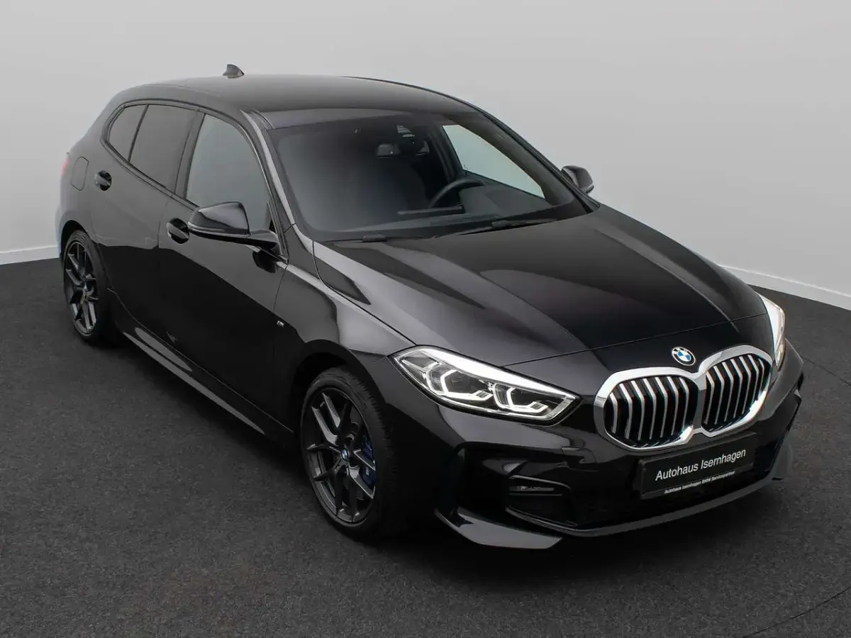 Gebraucht BMW 120 M Sport 178 PS (130 kW) 2022 Saphirschwarz475 Kleinwagen