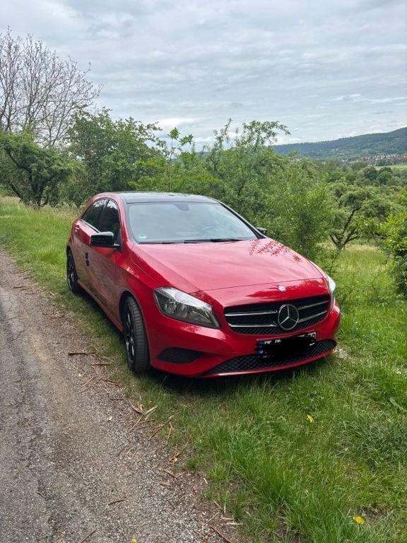 Rot Gebraucht 2012 Mercedes A200 Limousine | 14.000 € (Fairer Preis) - Bild 1/4