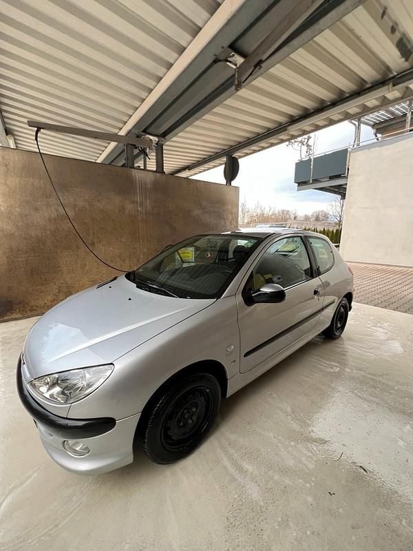 Gebraucht Peugeot 206 75 PS (55 kW) 2001 Silber Coupé