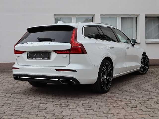 Gebraucht Volvo V60 Inscription 253 PS (186 kW) 2021 Weiß Kombi