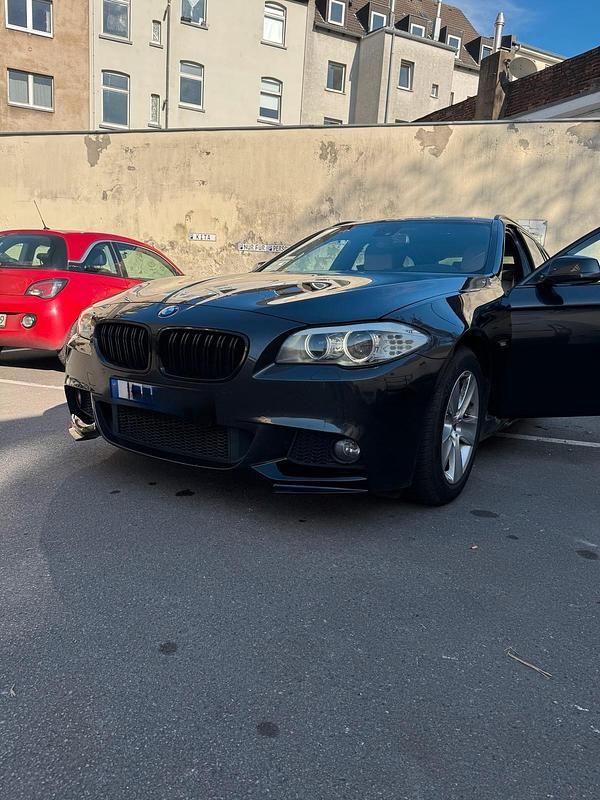 Gebraucht BMW 525 218 PS (160 kW) 2011 Schwarz Kombi