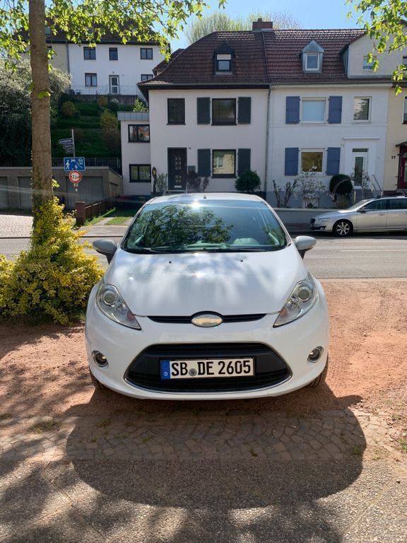 Weiß Gebraucht 2009 Ford Fiesta Ghia Kleinwagen | 4.000 € (Fairer Preis) - Bild 1/4