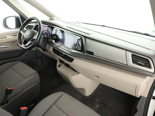 Second-hand VW Multivan Basis 150 CP (110 kW) 2024 Alb Monovolum