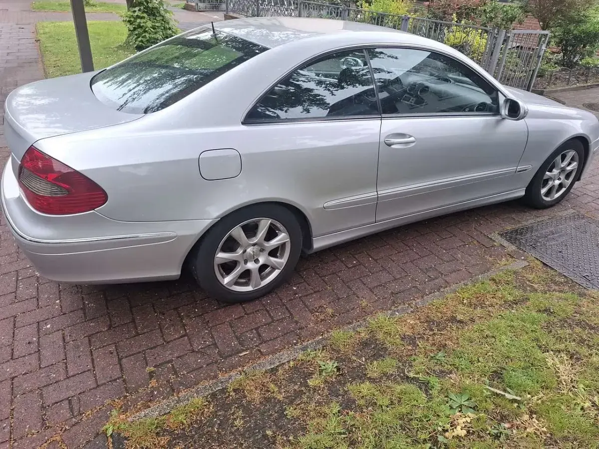Gebraucht Mercedes CLK220 Avantgarde 150 PS (110 kW) 2007 Silber Coupé