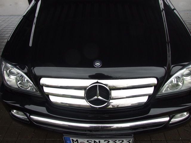 Schwarz metallic Gebraucht 2003 Mercedes ML270 SUV | 12.900 € - Bild 1/4