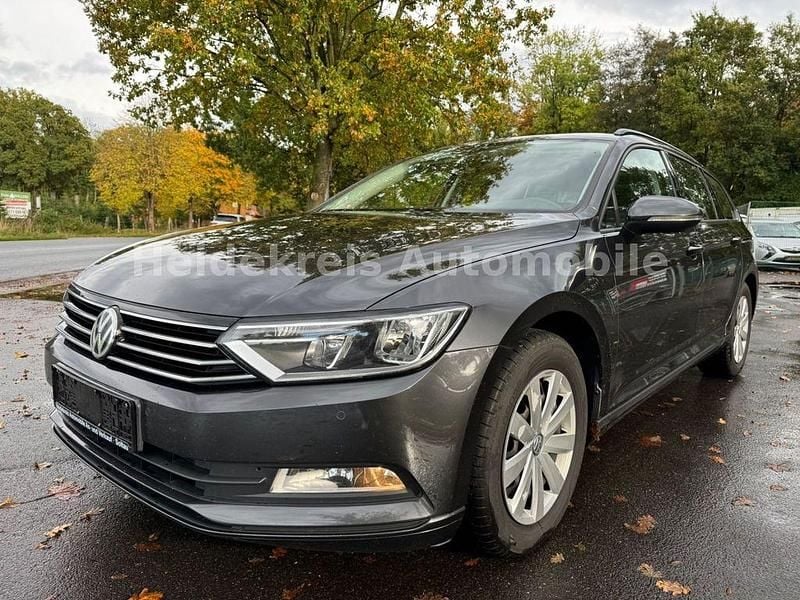 Grau Gebraucht 2018 VW Passat Trendline Kombi | 12.990 € (Superpreis) - Bild 1/4