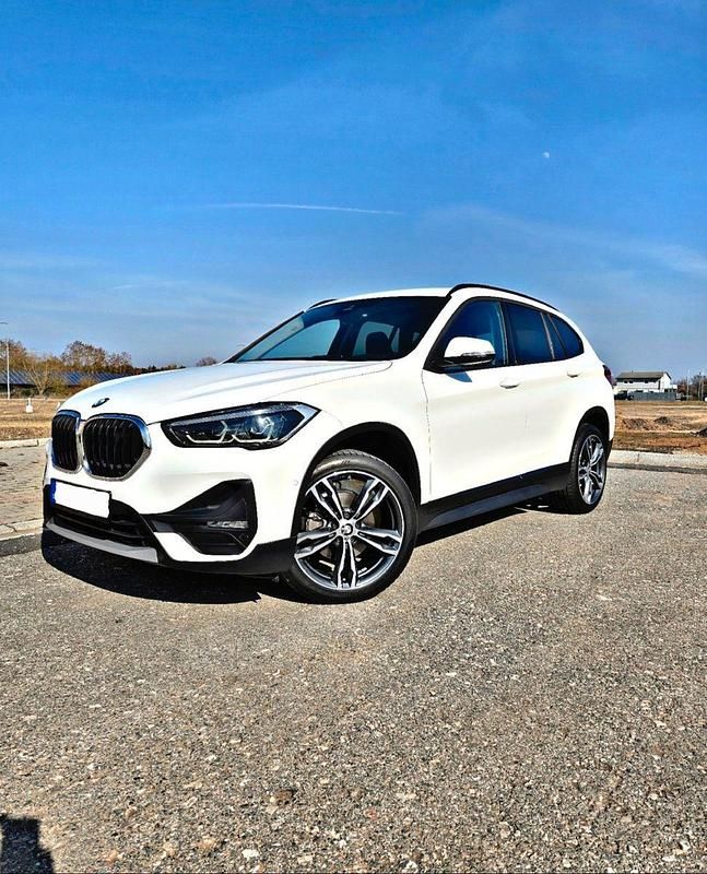 Weiß Gebraucht 2020 BMW X1 SUV | 23.900 € (Fairer Preis) - Bild 1/4