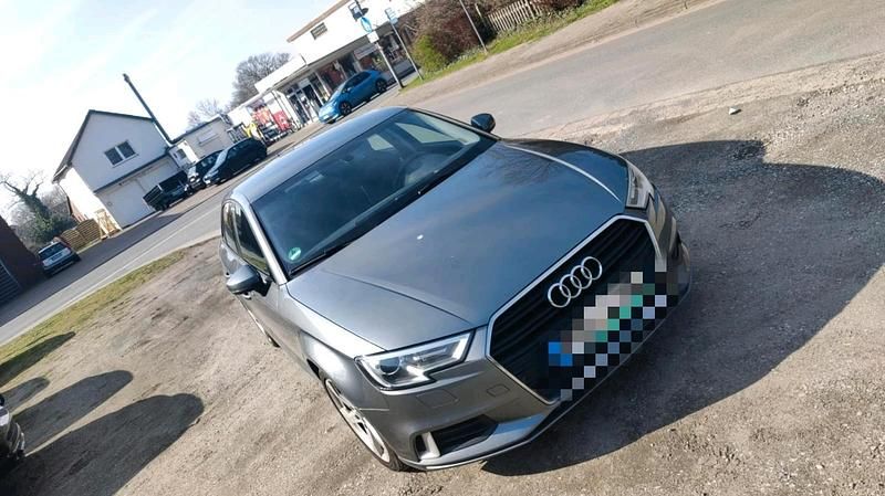 Gebraucht Audi A3 116 PS (85 kW) 2019 Silber Limousine