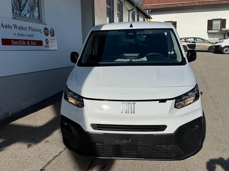 Neu Fiat Doblò Tech 131 PS (96 kW) 2025 Weiß Van / Kleinbus