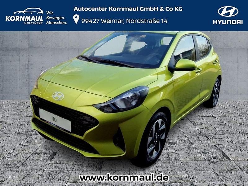 Grün Neu 2025 Hyundai i10 Trend Kleinwagen | 16.808 € (Guter Preis) - Bild 1/4