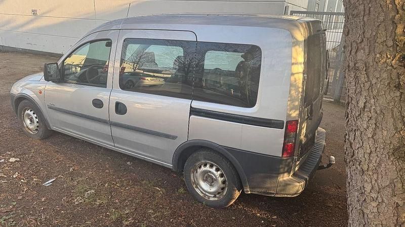 Gebraucht Opel Combo 75 PS (55 kW) 2002 Silber Van / Kleinbus