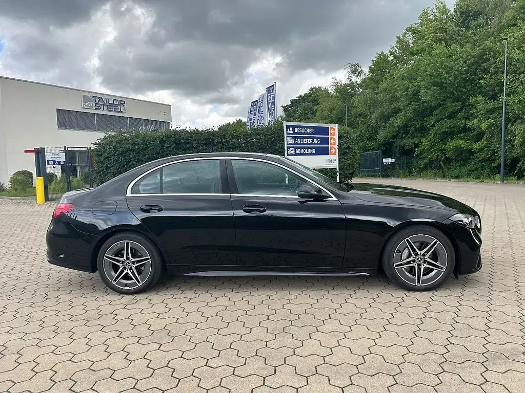 Gebraucht Mercedes 300 AMG 265 PS (194 kW) 2024 Schwarz Limousine