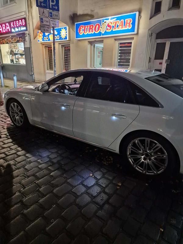 Second-hand Audi A8 351 CP (258 kW) 2011 Alb Berlinǎ