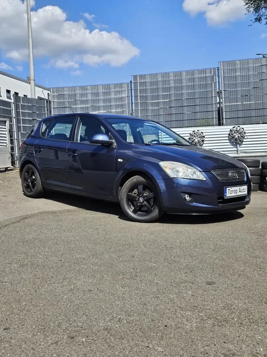 Gebraucht Kia Ceed 90 PS (66 kW) 2008 Blau Kleinwagen