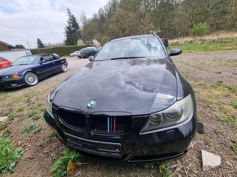 Schwarz Gebraucht 2007 BMW 320 Kombi | 2.250 € (Fairer Preis) - Bild 1/4